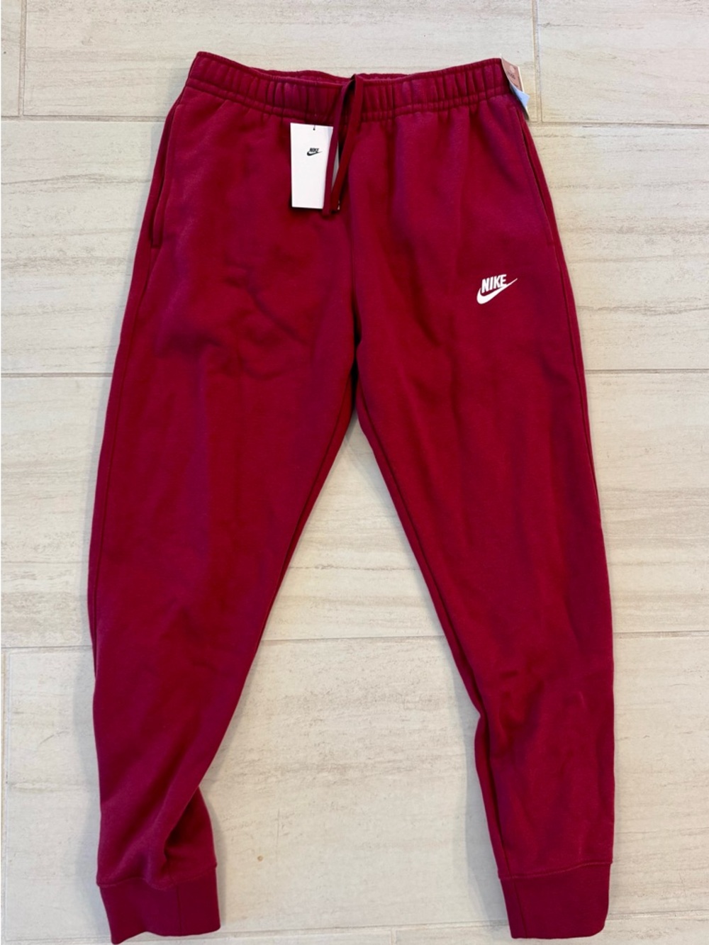 Nike Men’s Standard Fit Taper Leg Regular Length Dark Red Medium Sweatpants. NWT